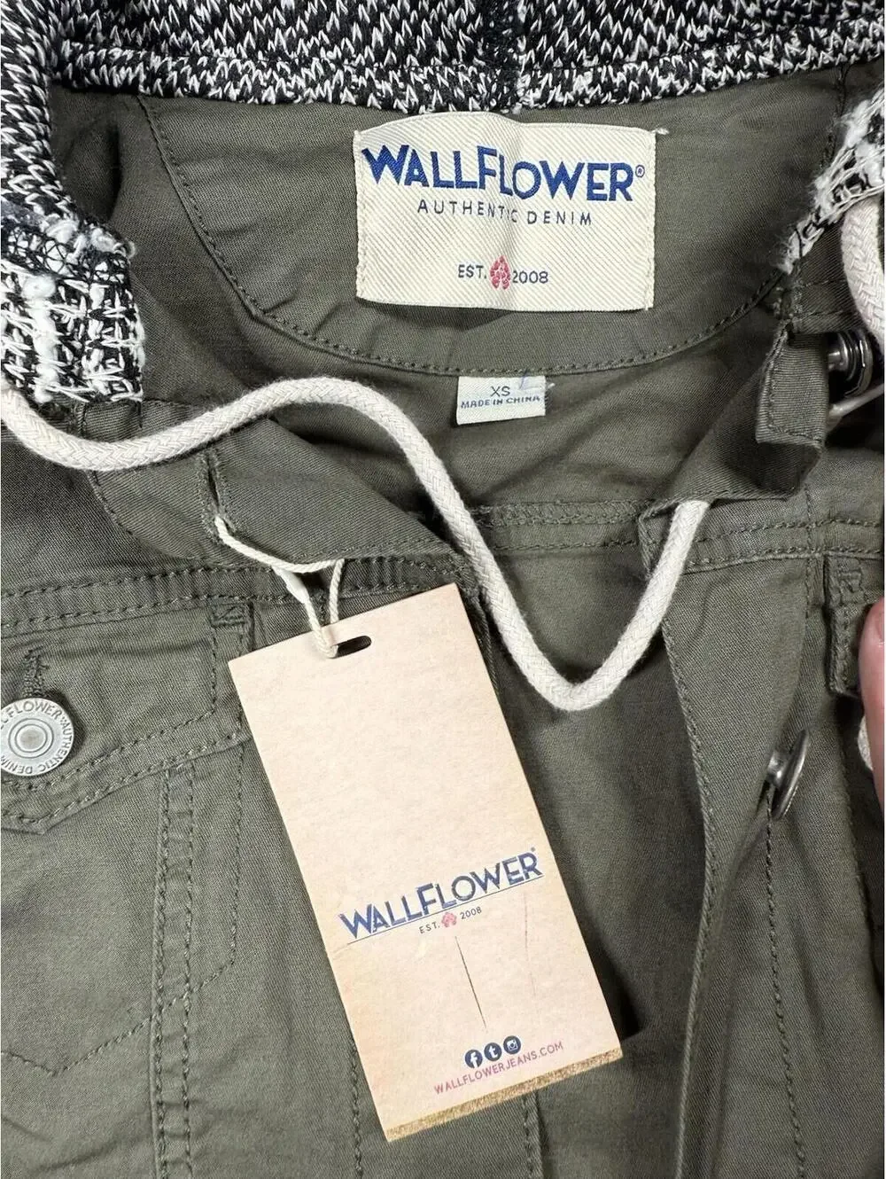 Wallflower Jacket Girls Sz XS Army Green Button Up Boho‎ Fall Hood
